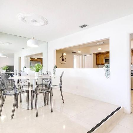 Modern Spacious 5-Bedroom Home With Pool Hollywood Eksteriør bilde