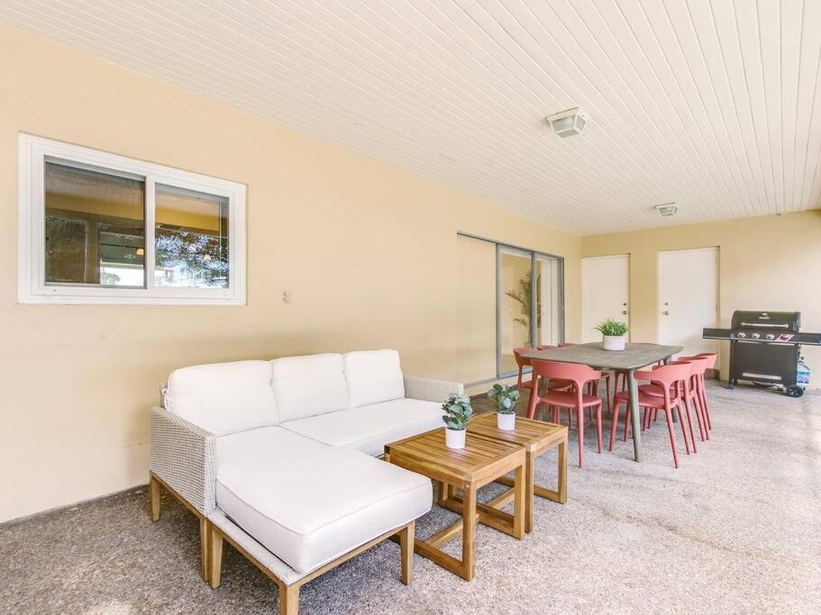 Modern Spacious 5-Bedroom Home With Pool Hollywood Eksteriør bilde
