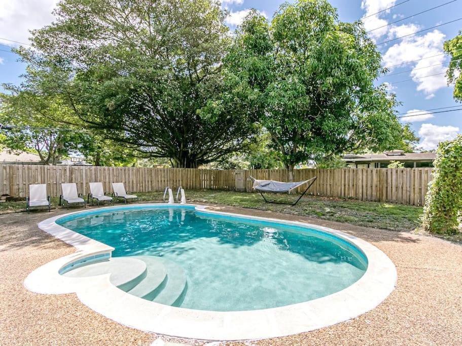 Modern Spacious 5-Bedroom Home With Pool Hollywood Eksteriør bilde