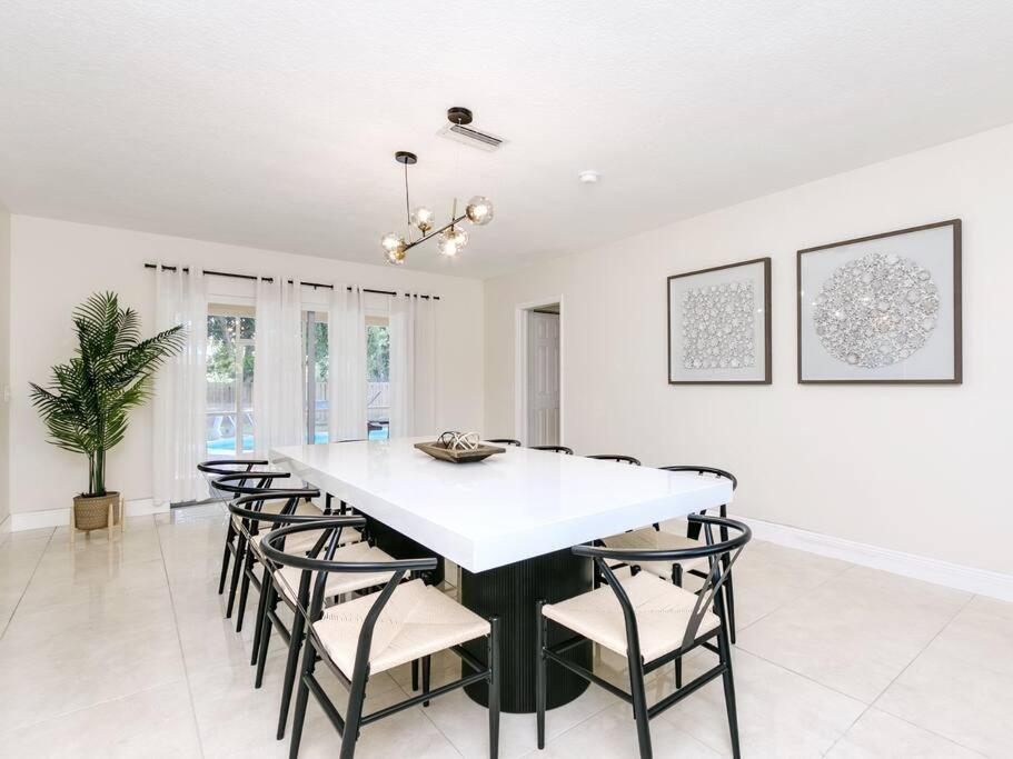 Modern Spacious 5-Bedroom Home With Pool Hollywood Eksteriør bilde