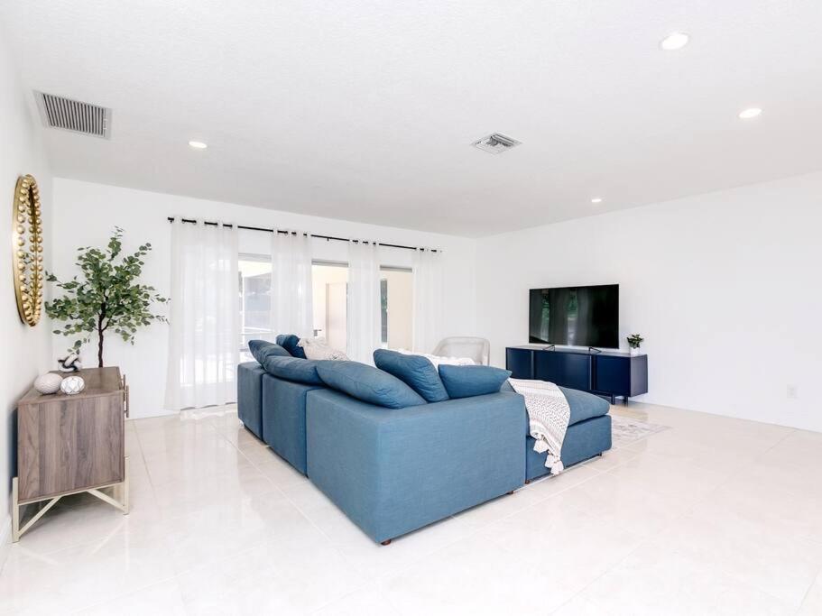 Modern Spacious 5-Bedroom Home With Pool Hollywood Eksteriør bilde